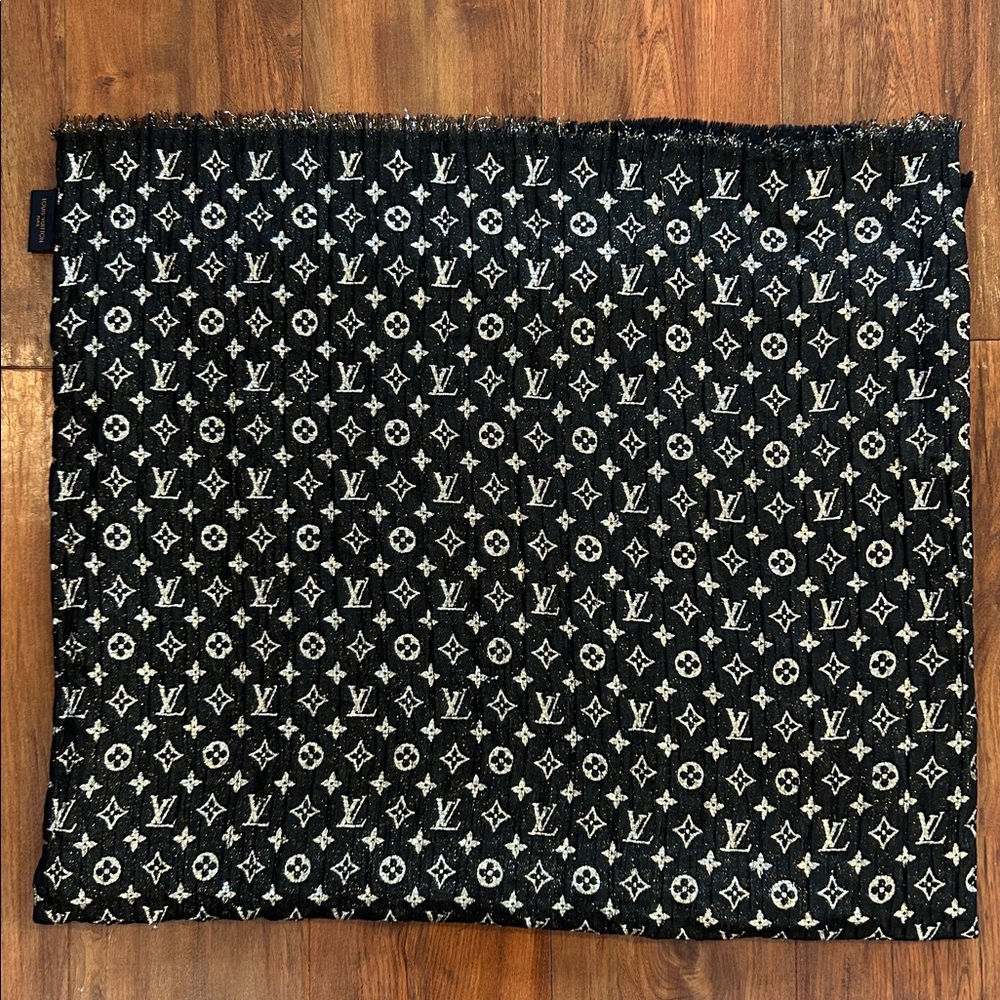 Louis Vuitton scarf